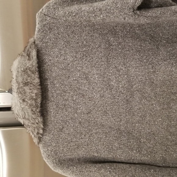 💕LOVE TOKEN💕 Faux Fur Trim Knit Jacket ~ Gray Small S NWT - Picture 4 of 10